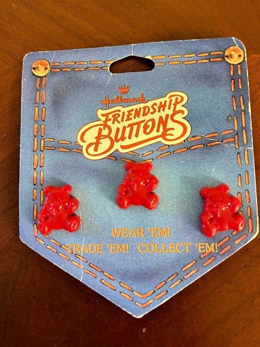 Vintage 1980s Hallmark Friendship Buttons Teddy Bear, New On Card Deadstock - Picture 5 of 8